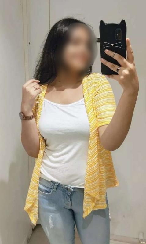 Hello
I'm available for meet and cam session
i am komal an independent call girl here to provide you with very hot services in bed. I am a woman who knows how to satisfy a man like few, what I offer i