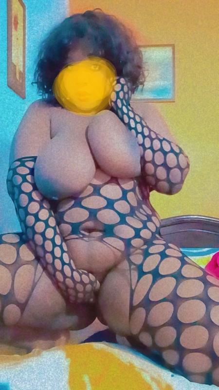Hello I'm chocolate 🍫 an Ebony fine girl available in Bangalore area.. I'm available for paid fun services and I'm here fr a good time.
I like playing with dick and balls my love language is to make y