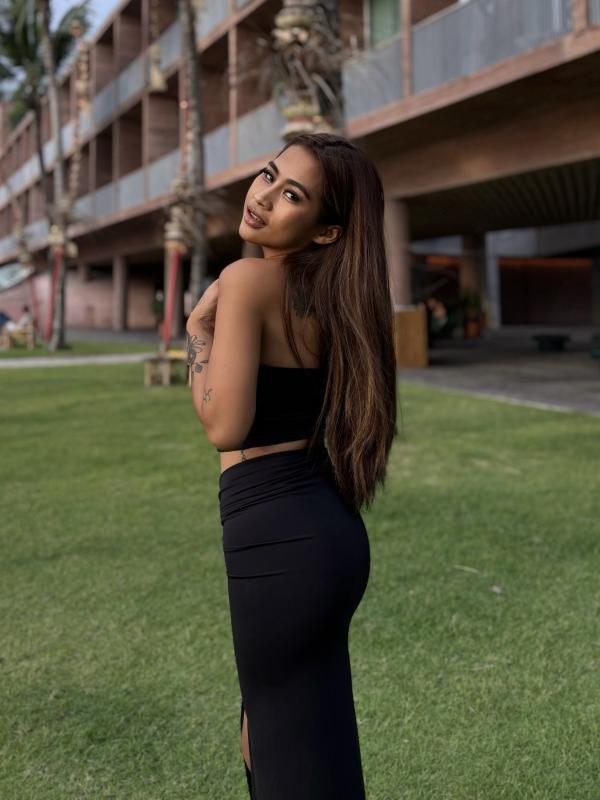 Hey! My name is SHANON. 22 years young, originally from Indonesia, simple, easy going, and fun to be with. I am a tiny girl with only 155cm and 48kg. I have a beautiful tatto and often to take care of