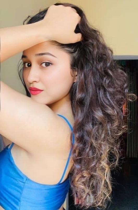 I am a stunningly beautiful freelance model, 24 years old, with an irresistibly attractive face, and a gorgeous body, featuring smooth skin and luscious lips.