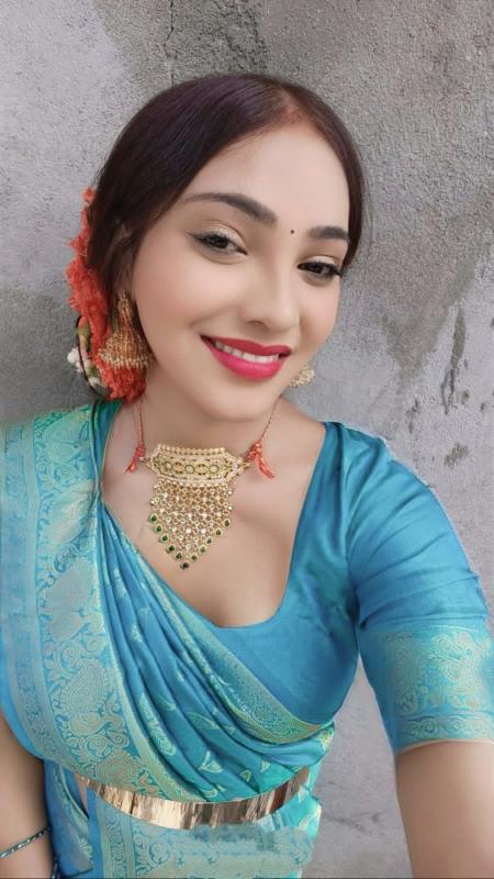 Priyanka 
25yr old 5.9 hight 60weight delhi  telugu mixture girl .professional freelance model also Gym trainer
10k session 1shot
2 session 25k 
full night 50k
Video call 5k full nude with face 
I do
