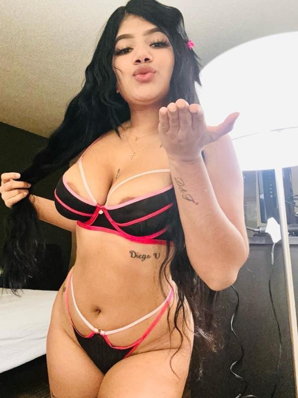 Latina hermosa recién llegada a la ciudad