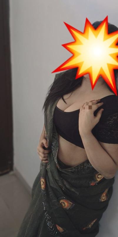 Hello Everyone , My self Aafreen , live alone
◻️I'm chubby Housewife with big ASS.
◽Body assets 38-35-40 .
◻️I provide sexual encounter real  itself .
◻️I provide kissing, sucking, licking, blowjob wi