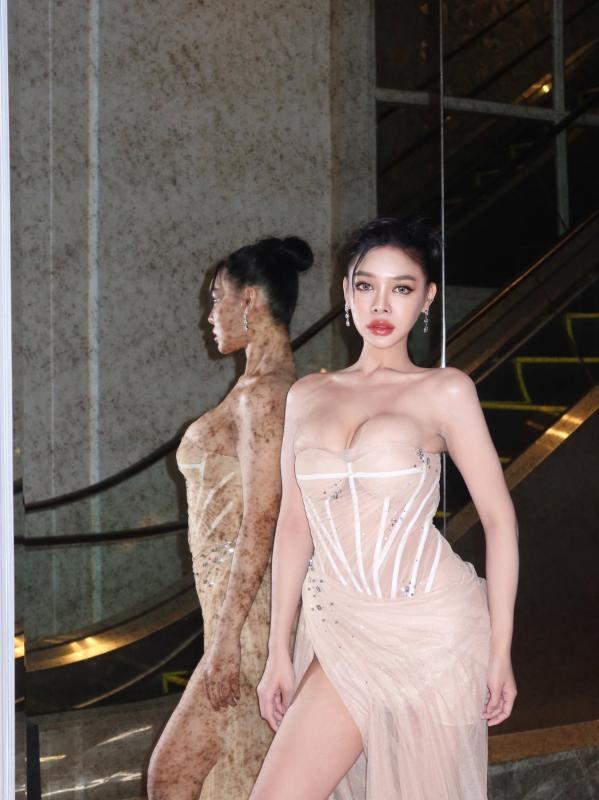 Hello 
am lala 172cm /57 kg cup D  
Real breasts