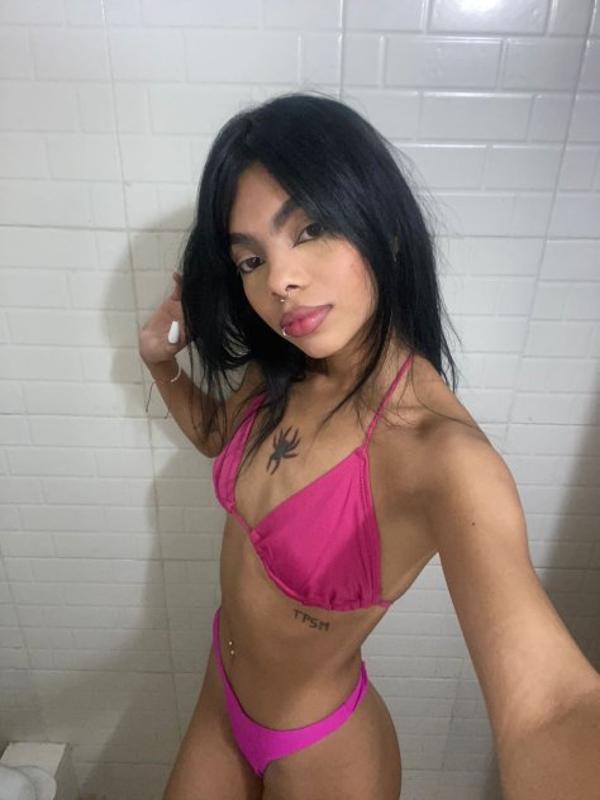Hot Venezuelan I only accept cash