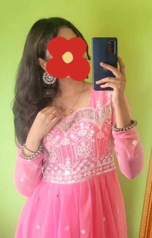 Hello, those who loves me.🥀🥀
Firstly I want to say thanks for opening and exploring my profile ☺️........🥀🥀.
I m a girl which is a only 23 now❤️❤️.
I m a not from a high class family i belong to an av