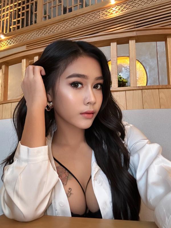 julia here 
Standing at 168cm without hills
I am exotic, young, powerfull and i am ready to meet you right now to giving very good service 
I am sure that i am who guys looking for 
I am real hundred